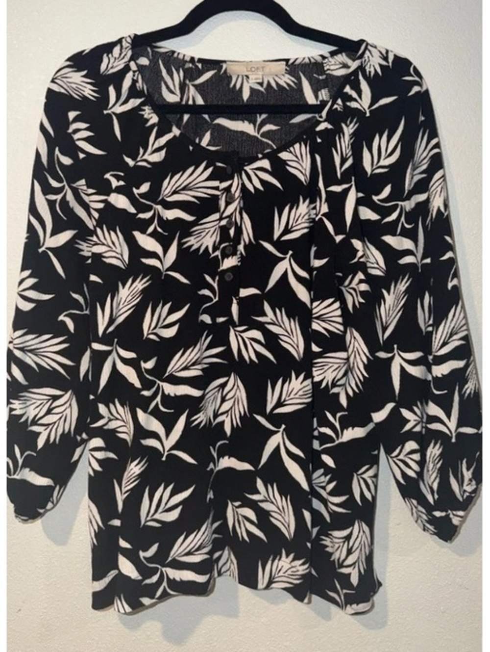 LOFT Black & White Leaf Print Long Sleeve Blouse Women’s Small